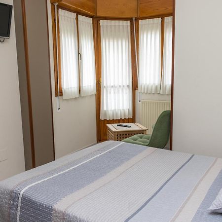 Hotel Plaza Onís Екстериор снимка