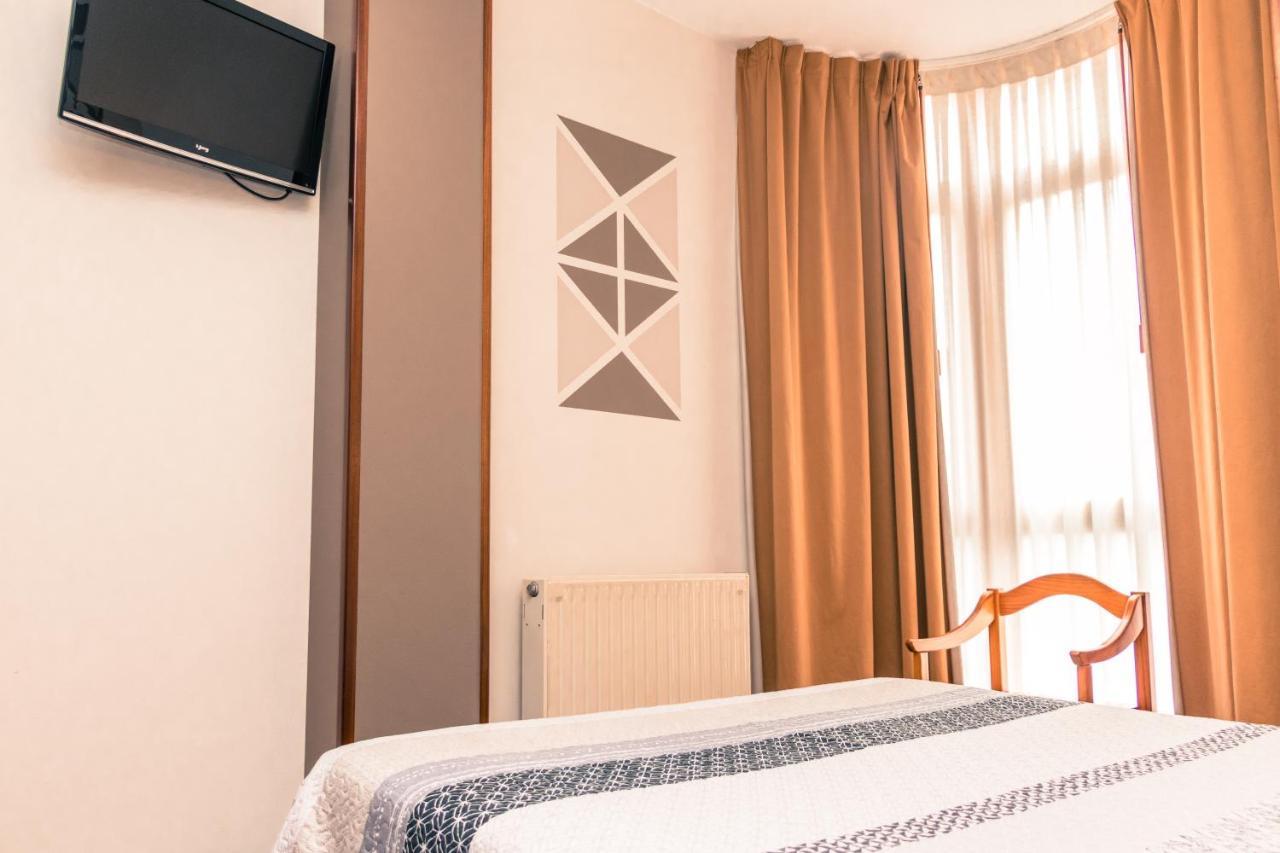 Hotel Plaza Onís Екстериор снимка