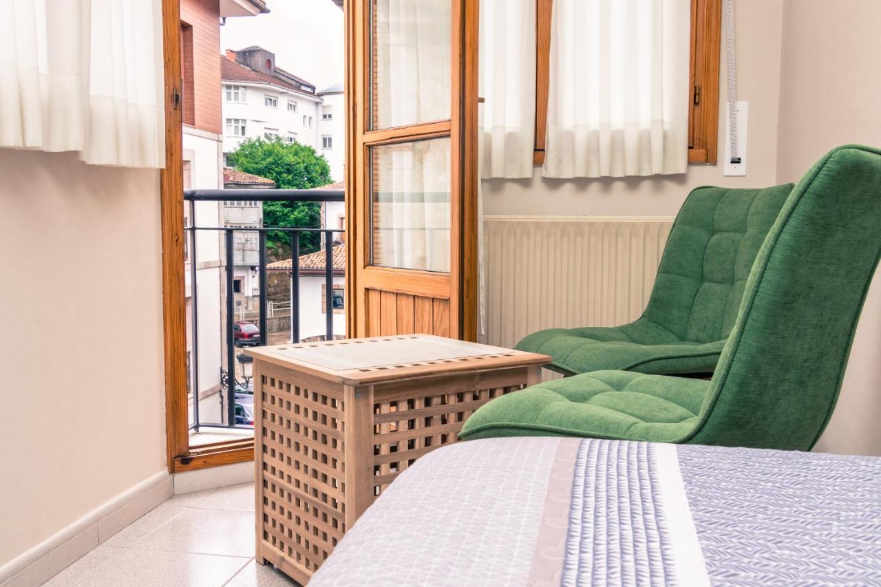 Hotel Plaza Onís Екстериор снимка