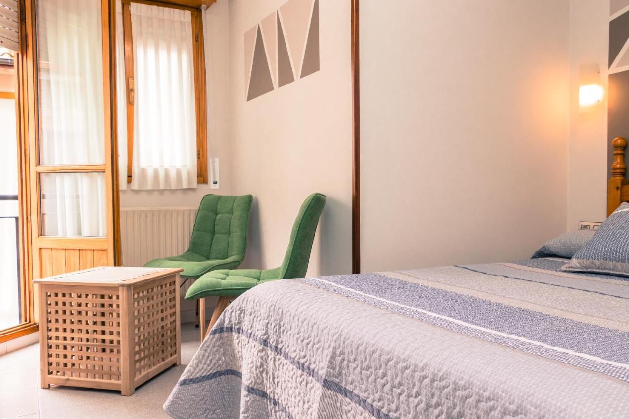 Hotel Plaza Onís Екстериор снимка