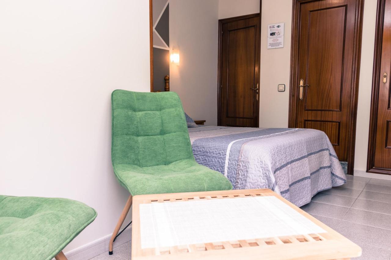Hotel Plaza Onís Екстериор снимка