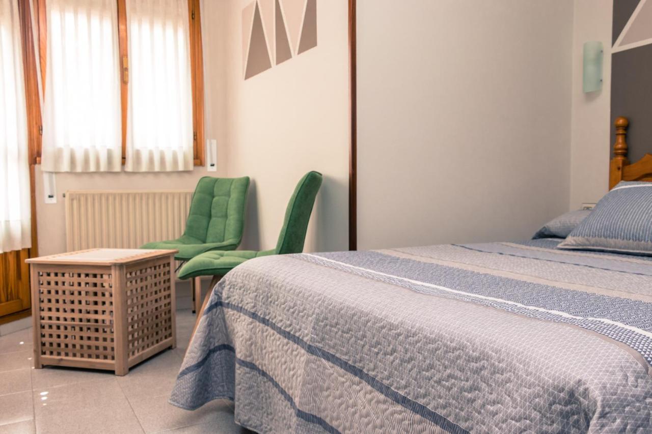 Hotel Plaza Onís Екстериор снимка
