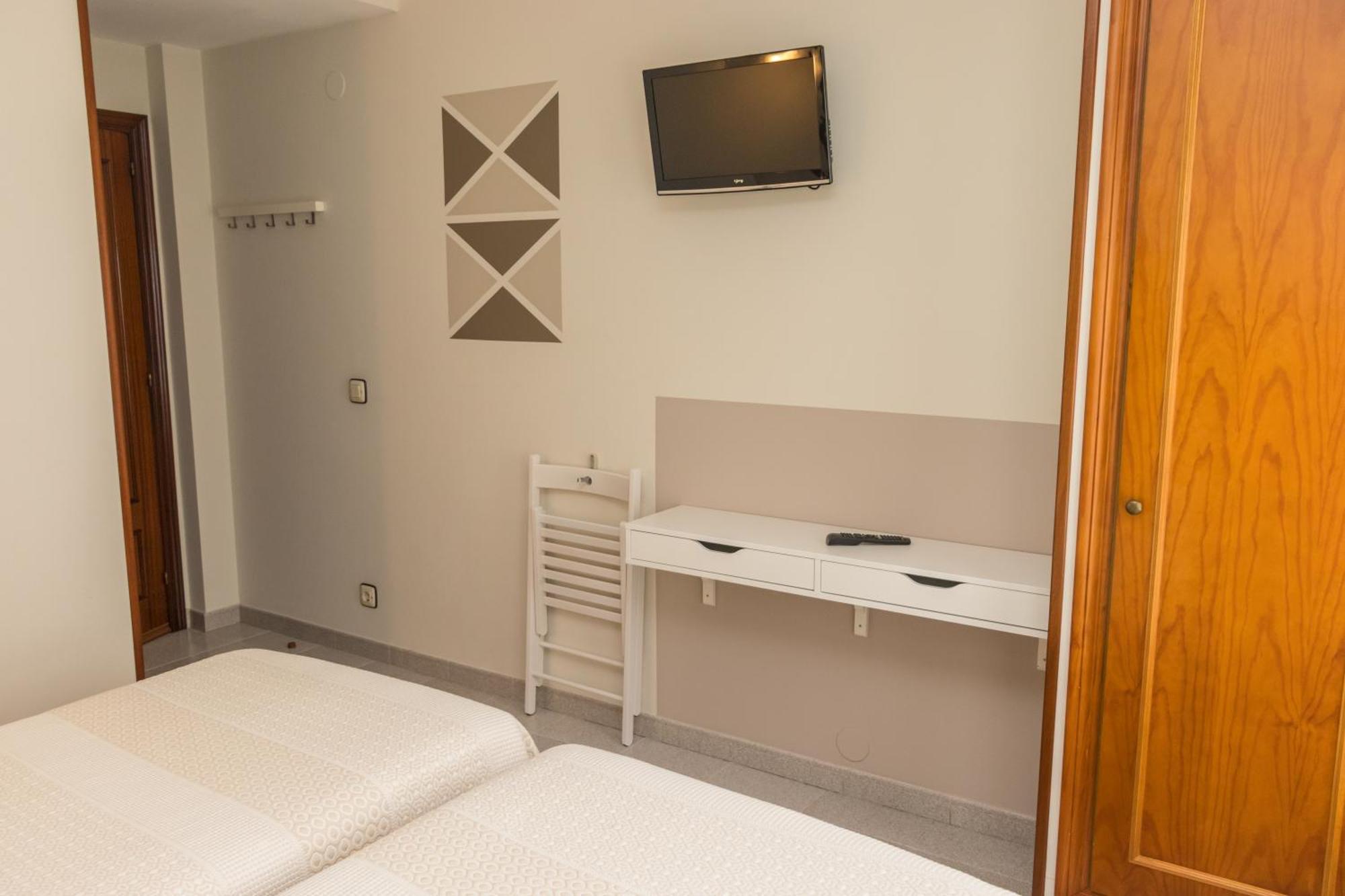Hotel Plaza Onís Екстериор снимка
