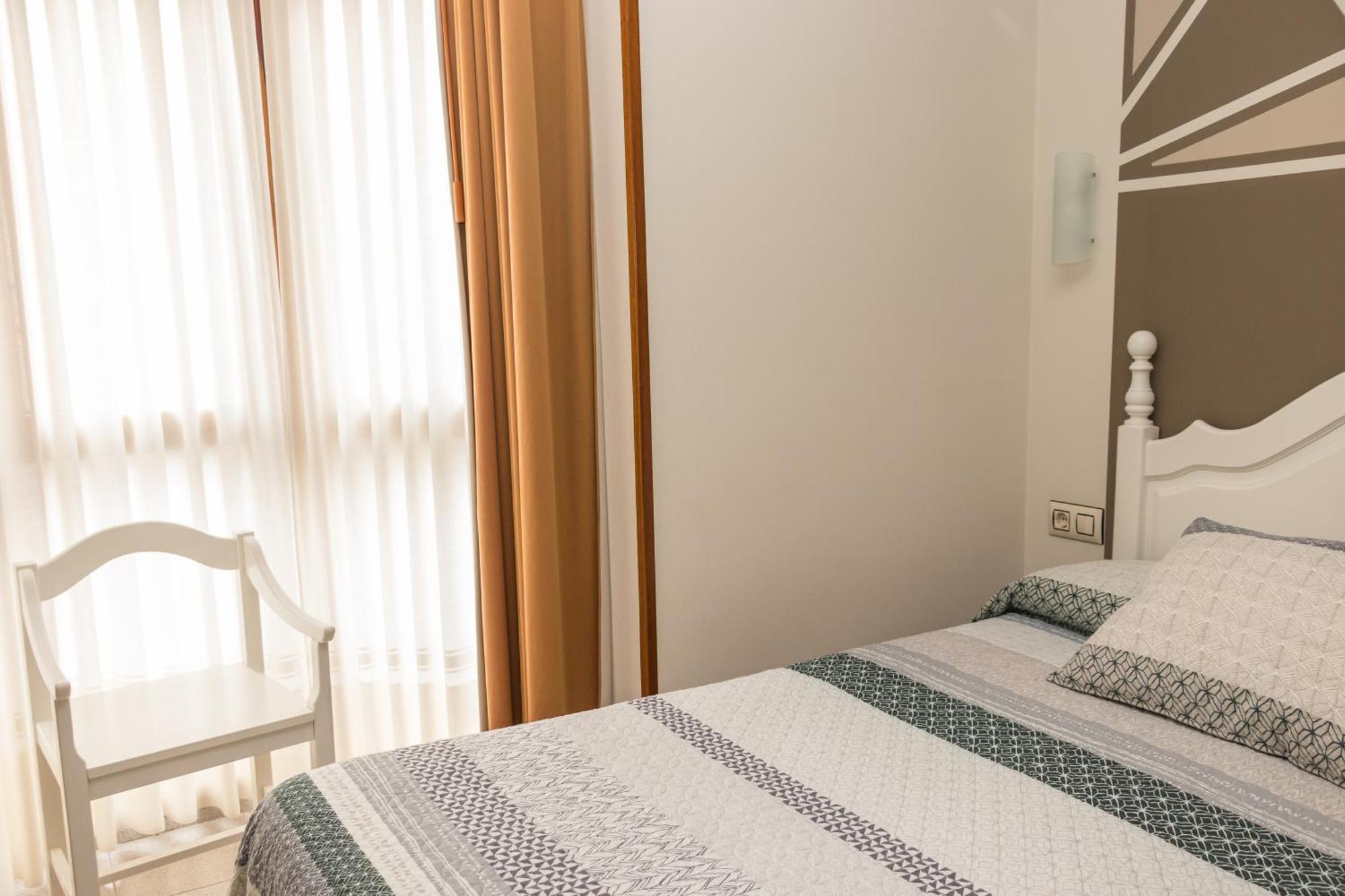 Hotel Plaza Onís Екстериор снимка