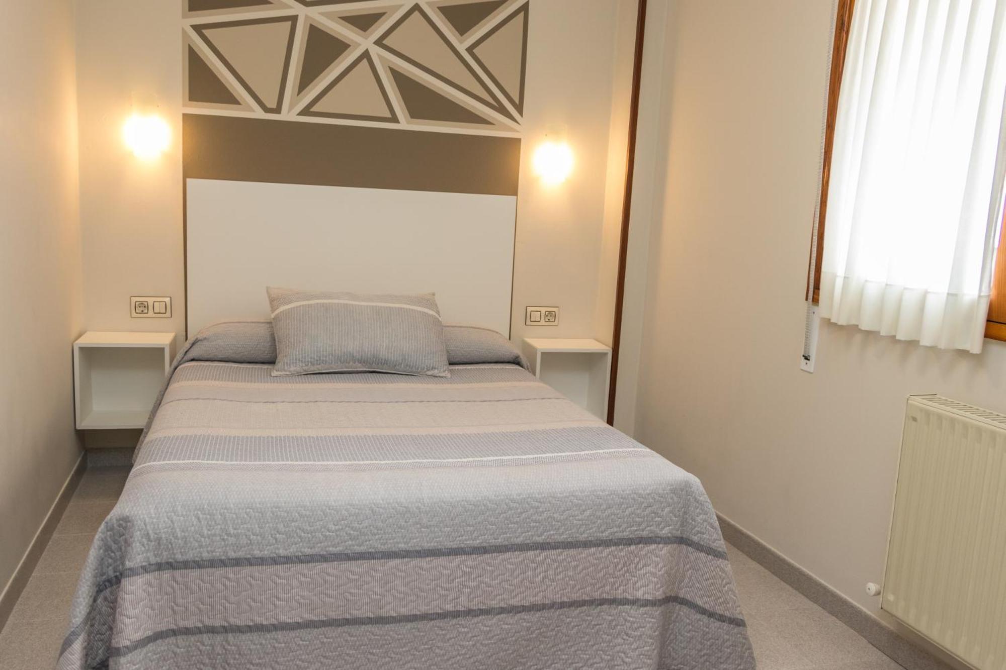 Hotel Plaza Onís Екстериор снимка