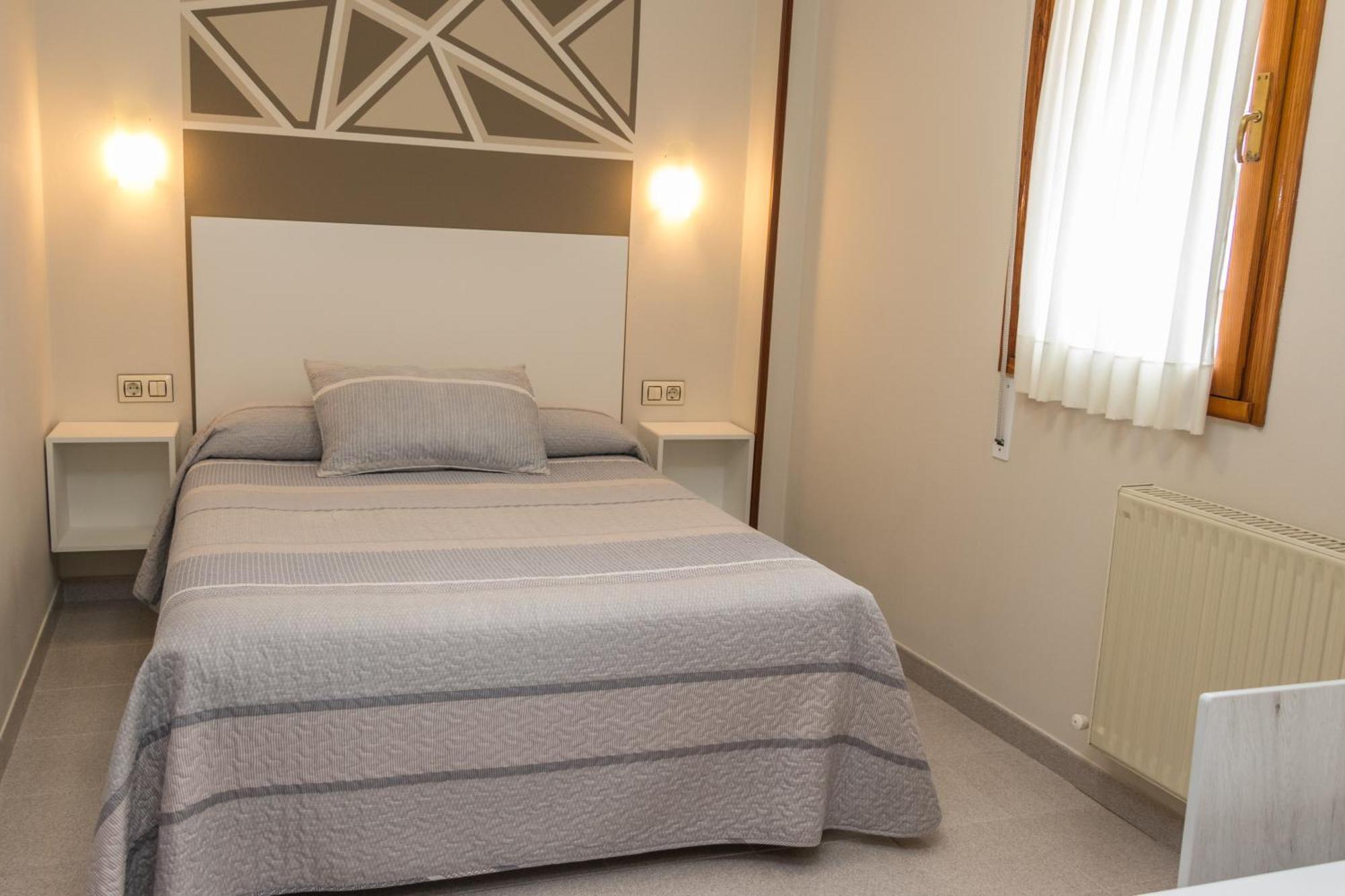 Hotel Plaza Onís Екстериор снимка