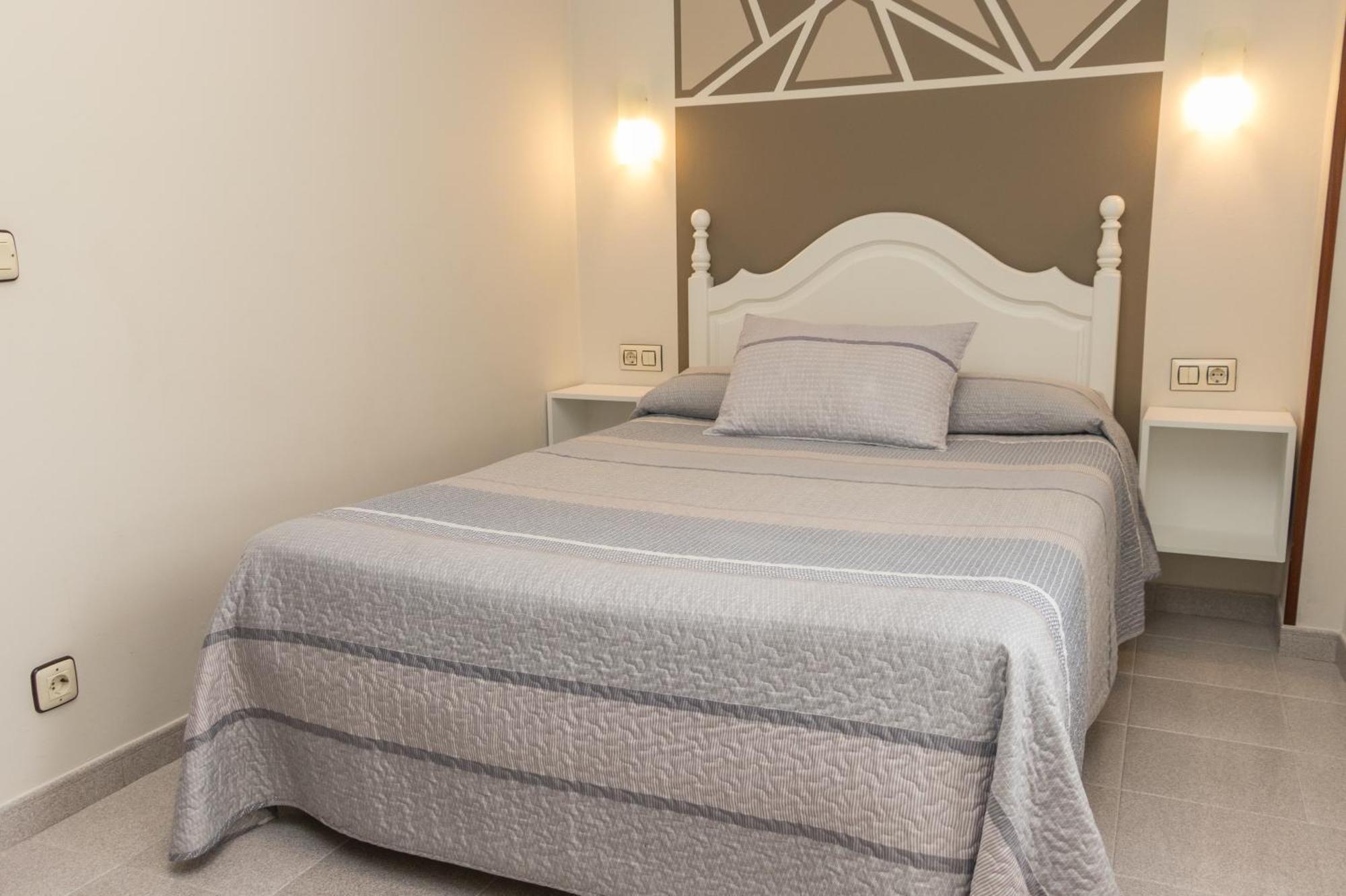 Hotel Plaza Onís Екстериор снимка