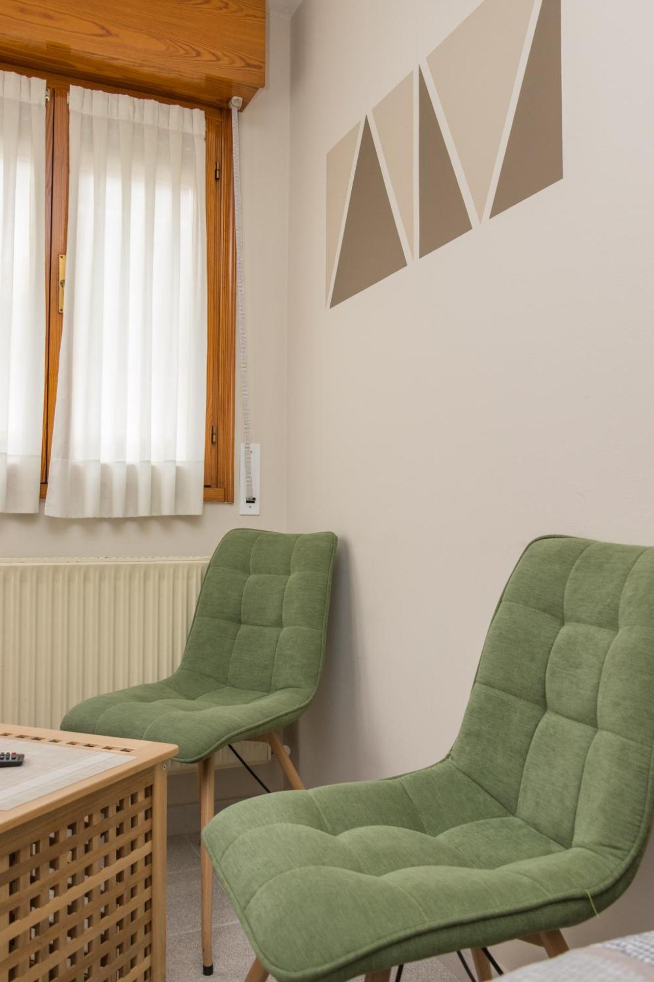 Hotel Plaza Onís Екстериор снимка