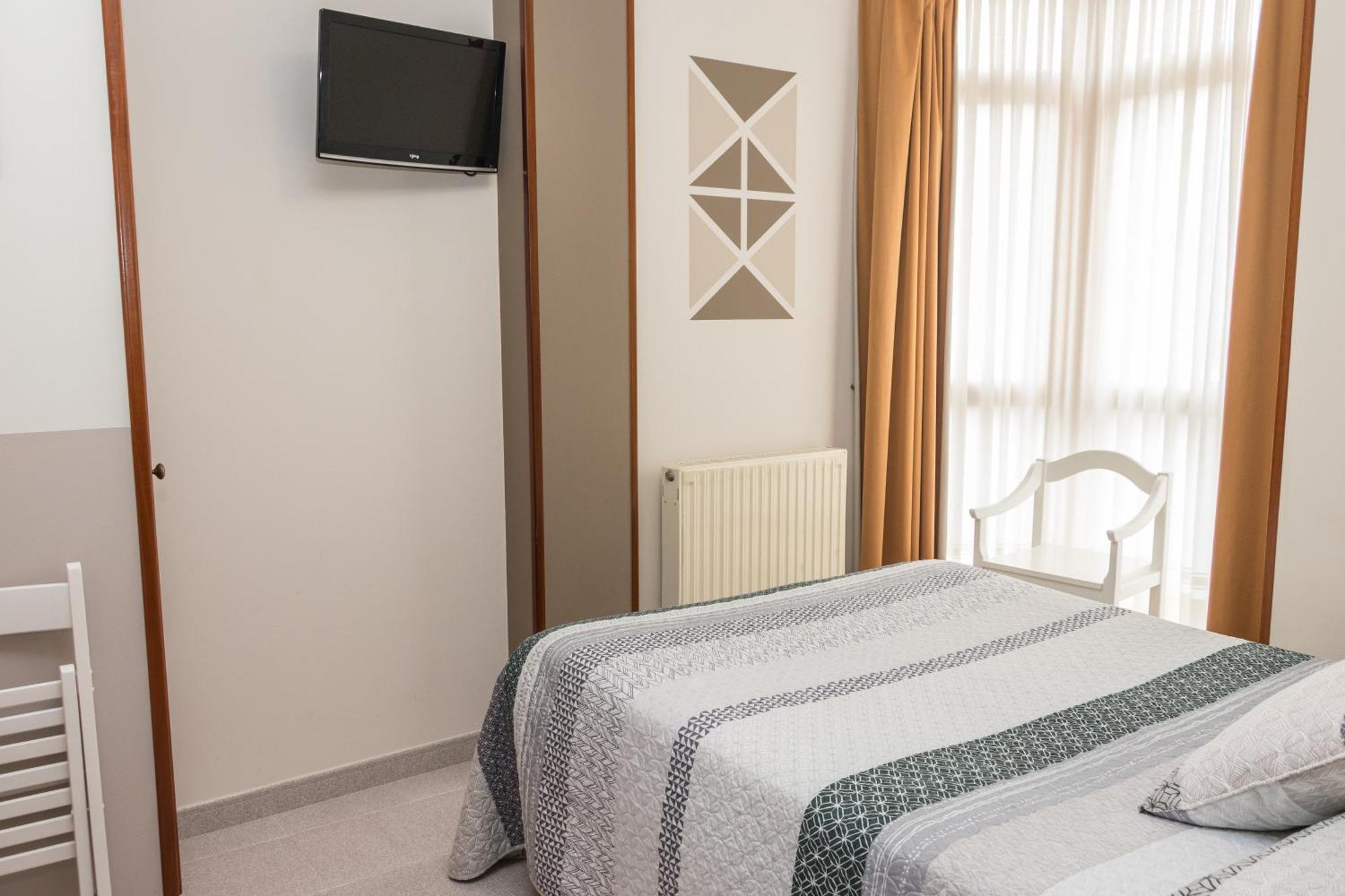Hotel Plaza Onís Екстериор снимка