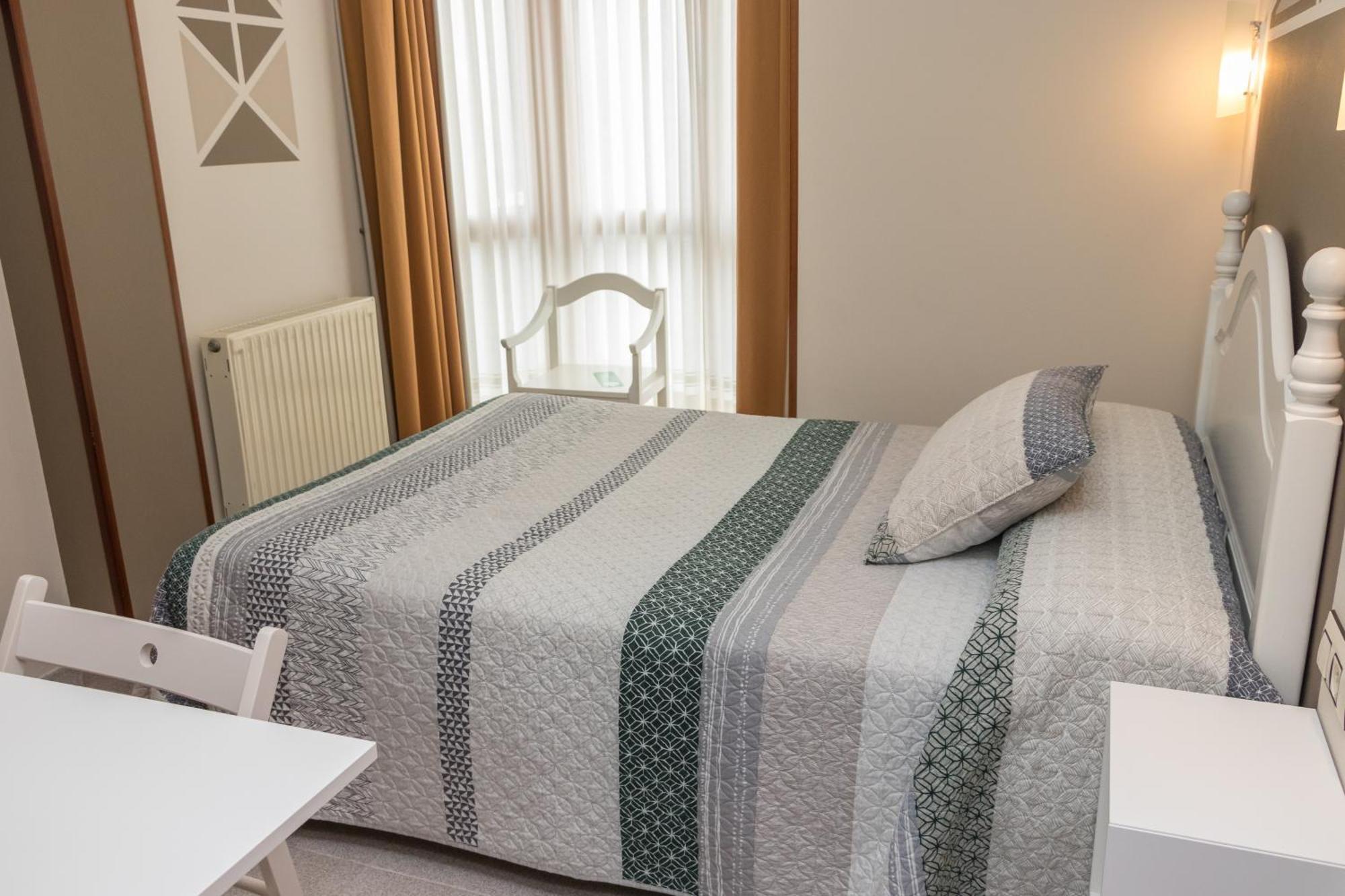 Hotel Plaza Onís Екстериор снимка
