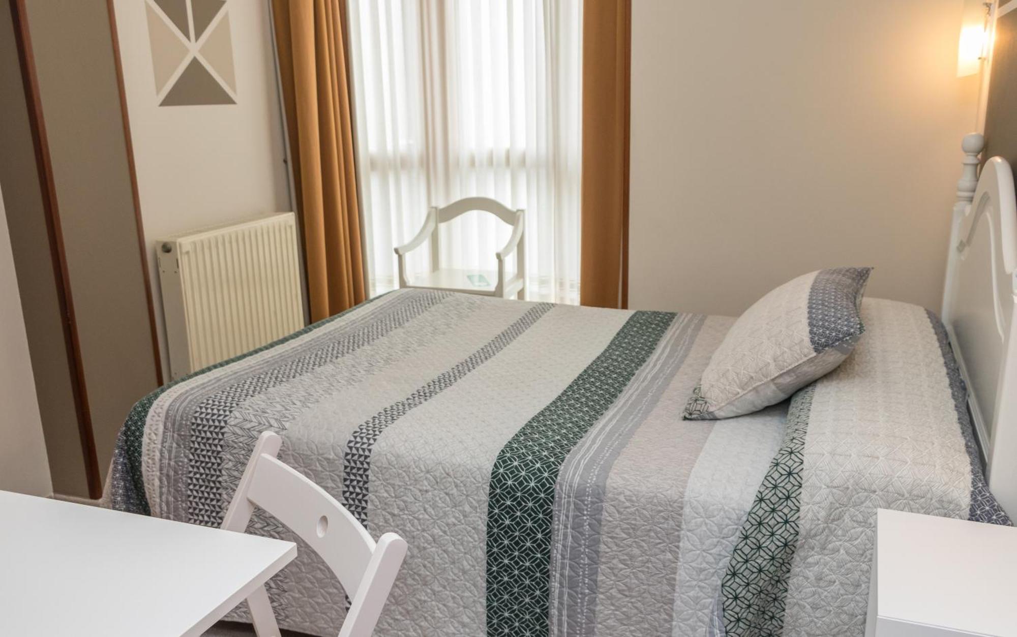 Hotel Plaza Onís Екстериор снимка