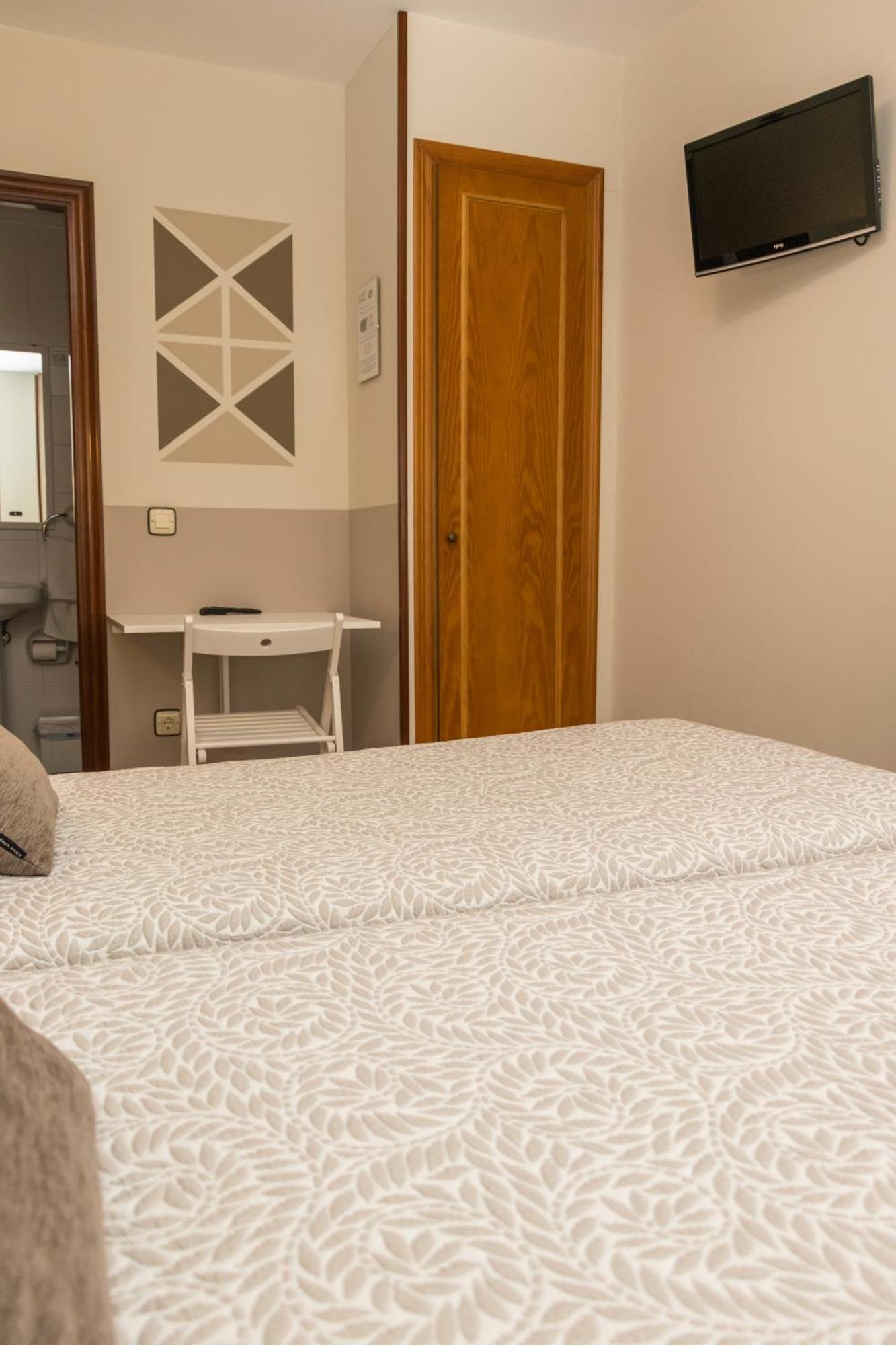 Hotel Plaza Onís Екстериор снимка
