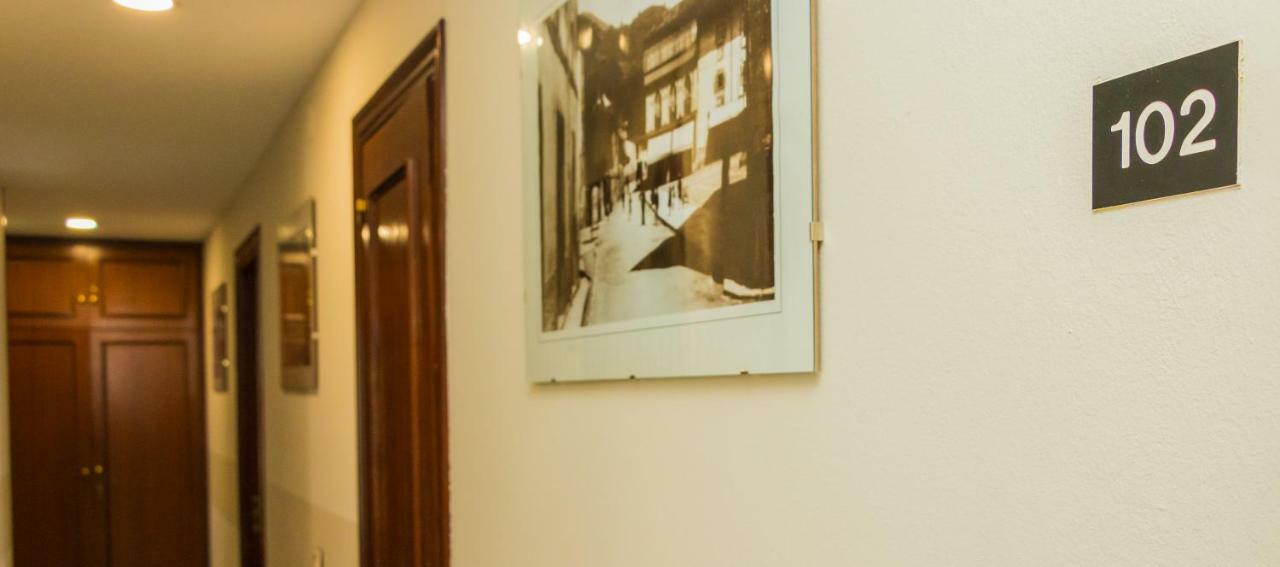 Hotel Plaza Onís Екстериор снимка