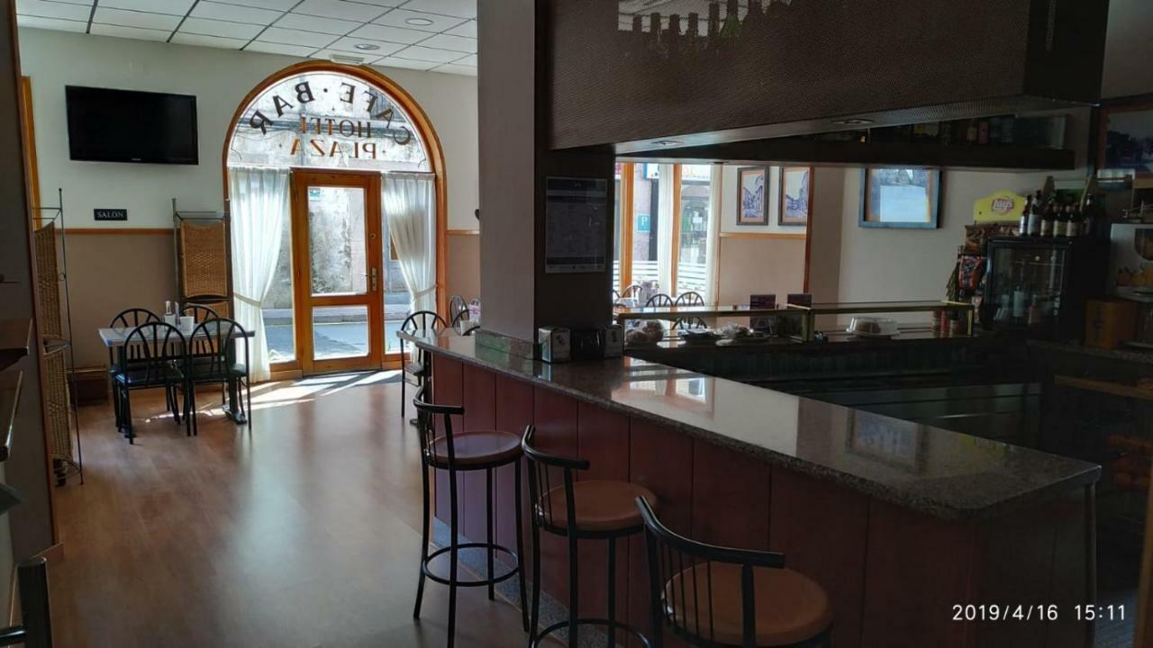 Hotel Plaza Onís Екстериор снимка