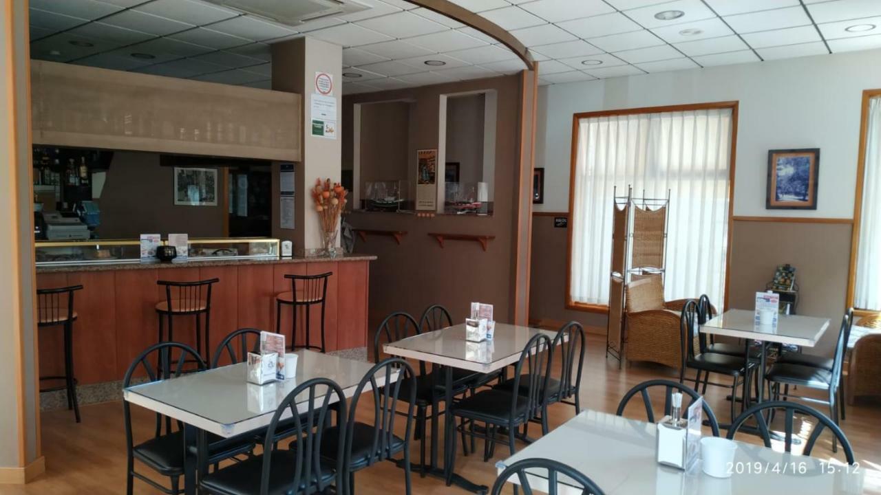 Hotel Plaza Onís Екстериор снимка