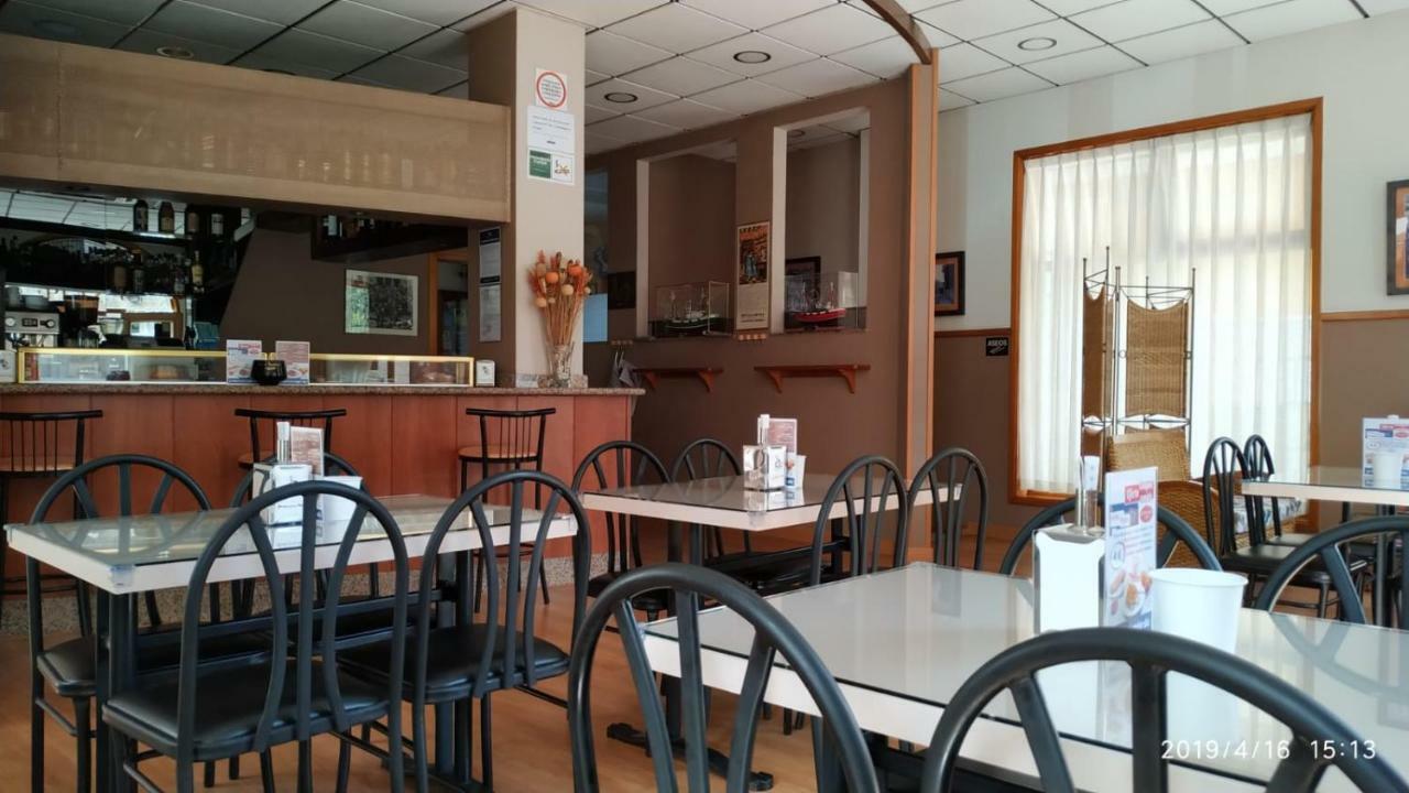 Hotel Plaza Onís Екстериор снимка